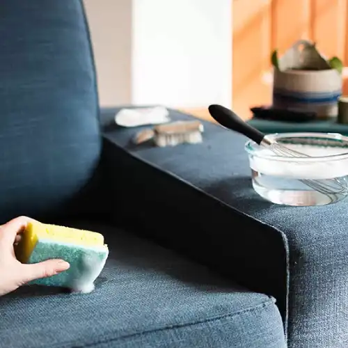 laver un canapé en tissu 