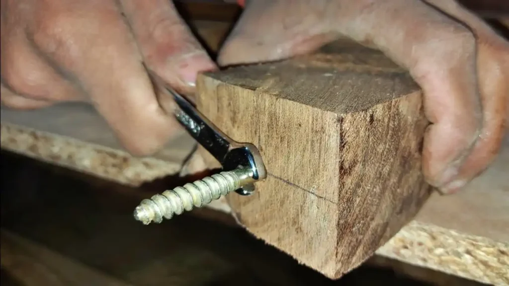 comment visser une vis double filetage