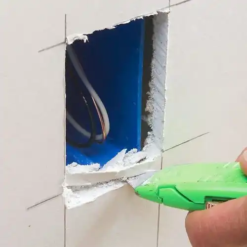 couper placo pour prise de courant