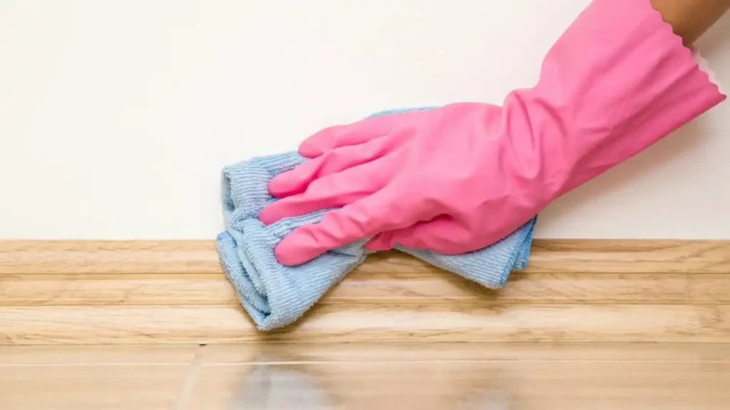 comment nettoyer les plinthes sans se baisser
