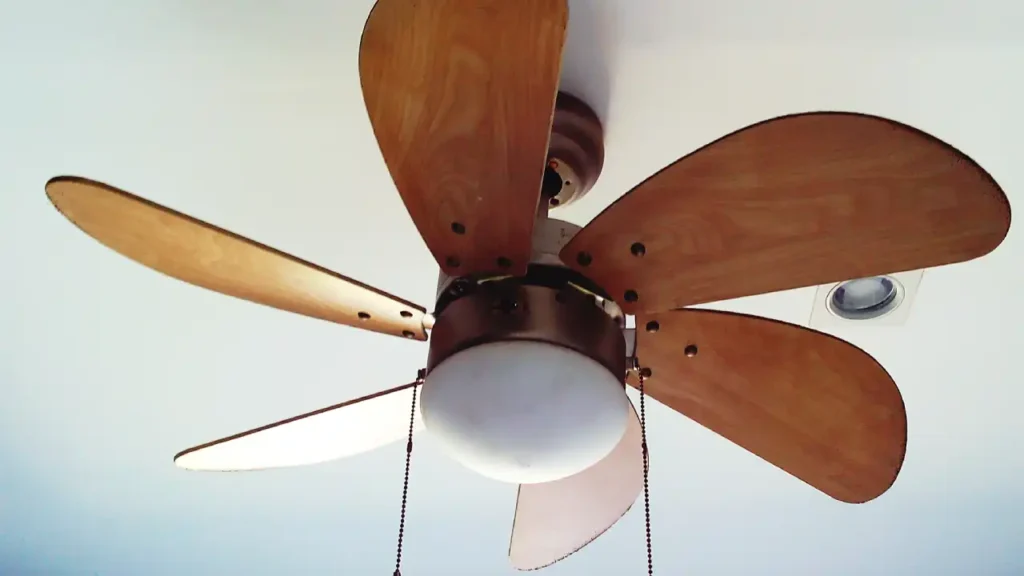 comment nettoyer un ventilateur de plafond