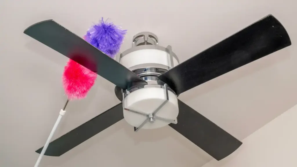 nettoyer un ventilateur de plafond sans echelle