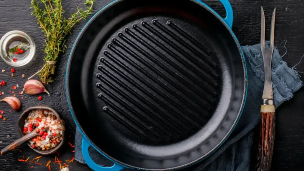 Comment nettoyer une poêle en fonte